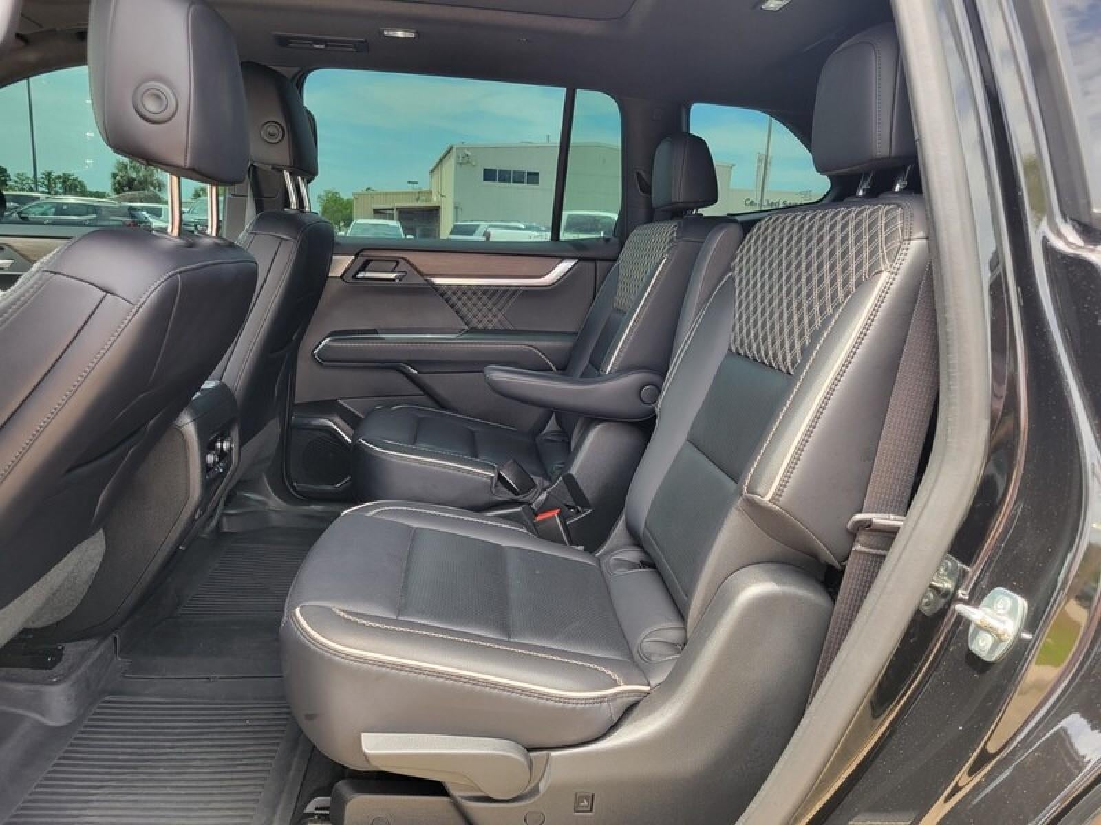 2025 GMC Acadia Denali