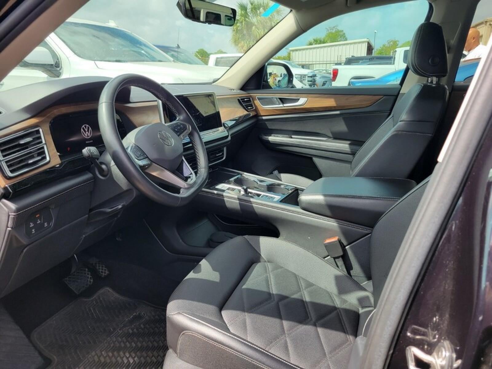 2024 Volkswagen Atlas 2.0T SE w/Technology