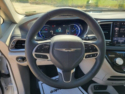 2023 Chrysler Pacifica Hybrid Touring L