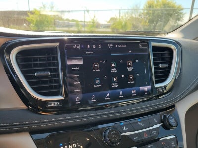 2023 Chrysler Pacifica Hybrid Touring L