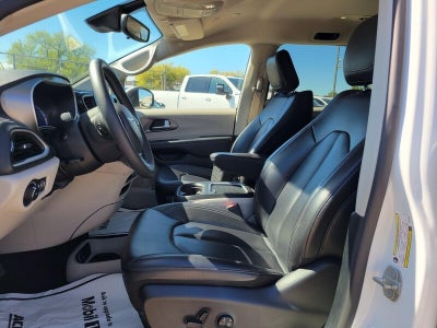 2023 Chrysler Pacifica Hybrid Touring L