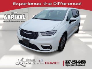 2023 Chrysler Pacifica Hybrid Touring L