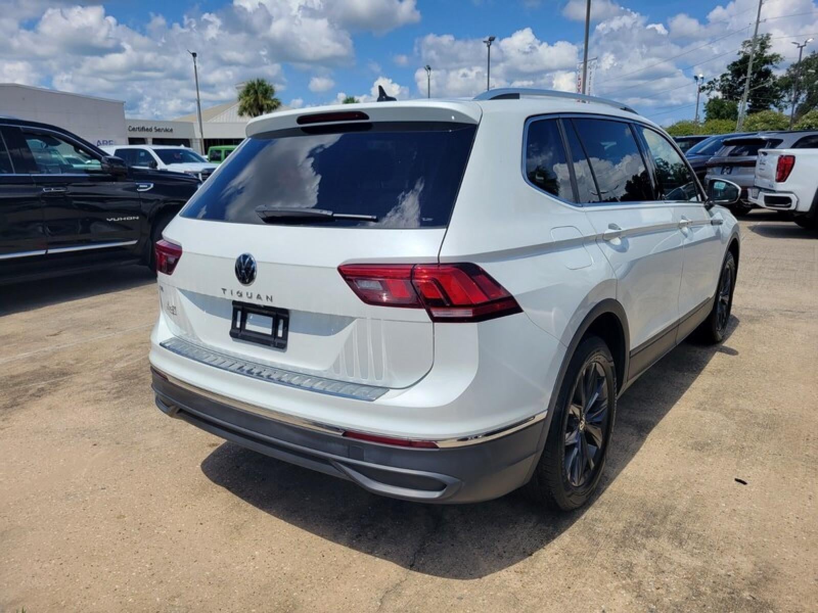 2023 Volkswagen Tiguan SE
