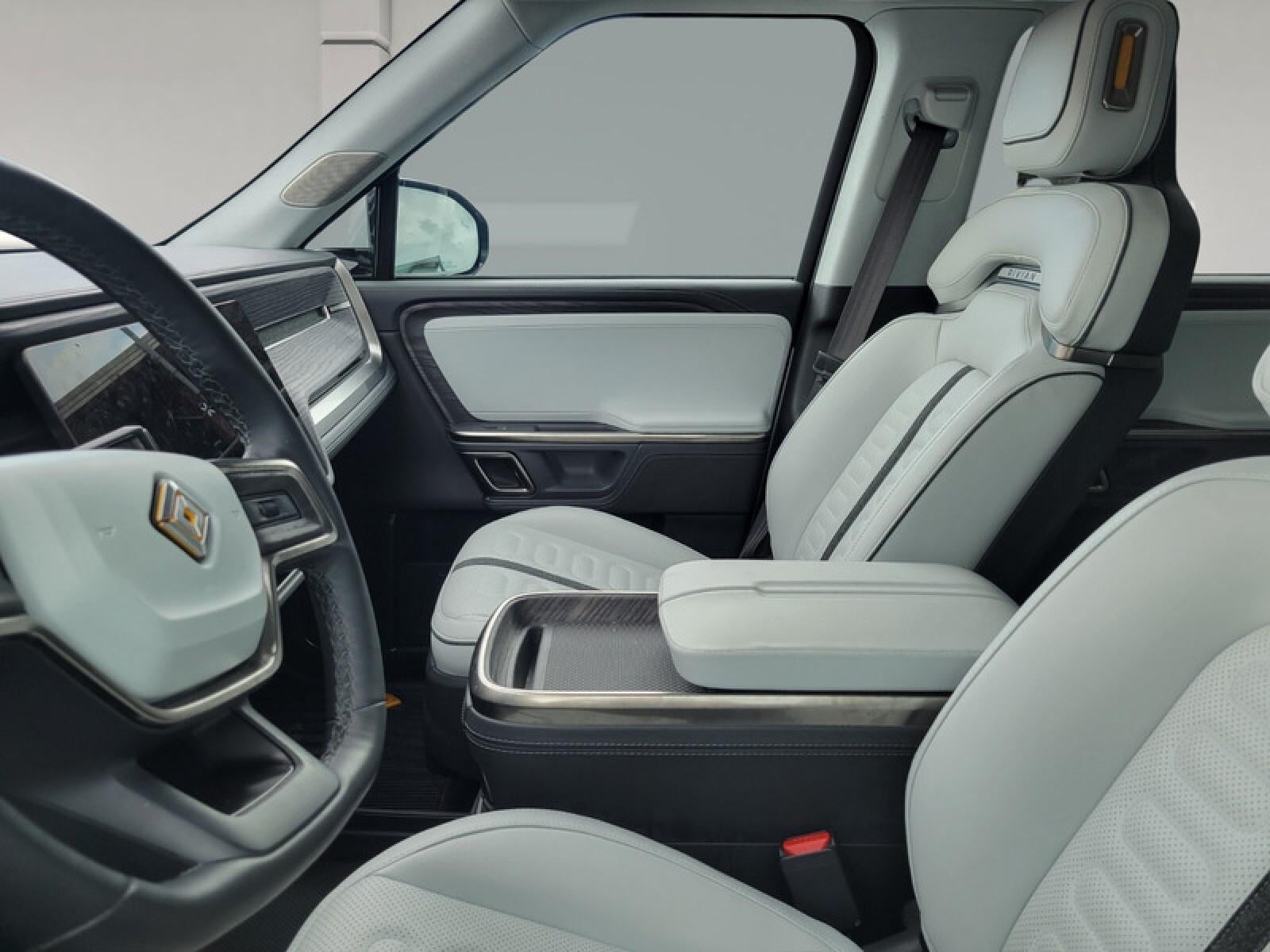 2024 RIVIAN R1S Adventure