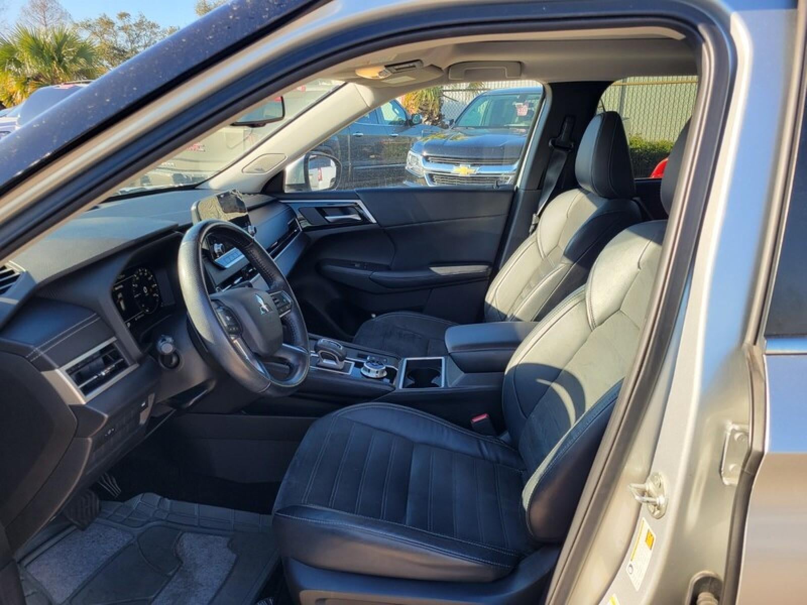 2022 Mitsubishi Outlander SE