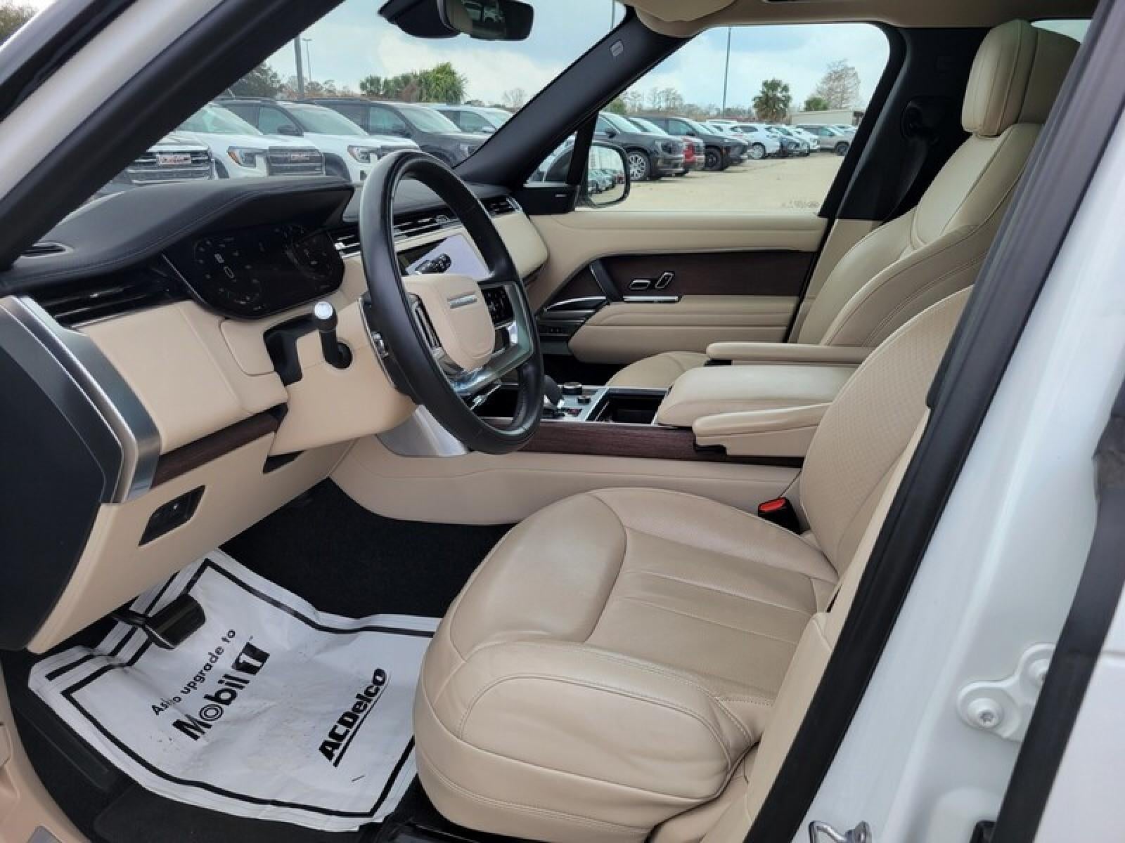 2023 Land Rover Range Rover SE