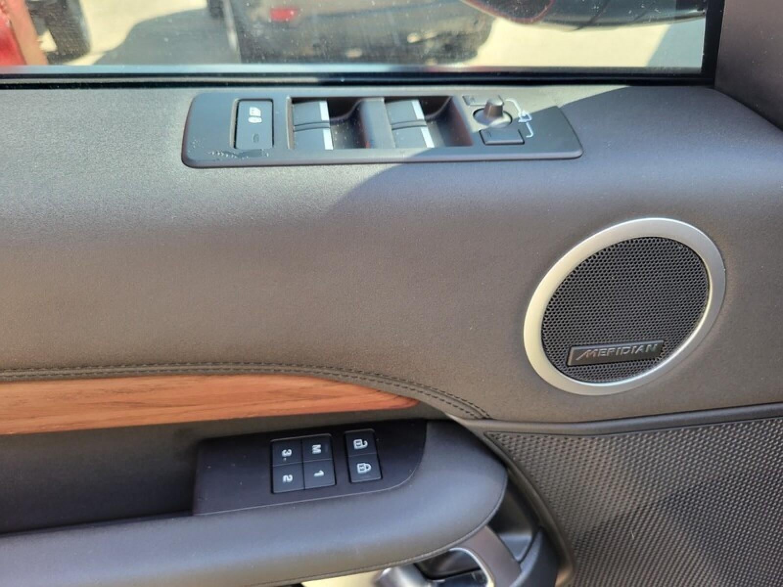 2024 Land Rover Discovery S
