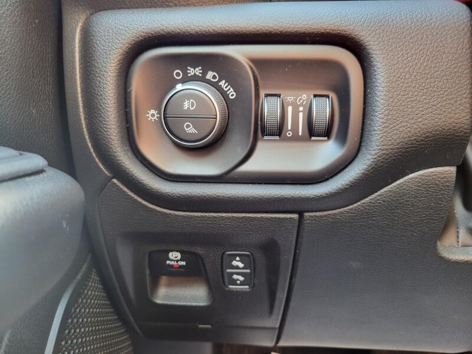 2025 RAM 1500 XLT