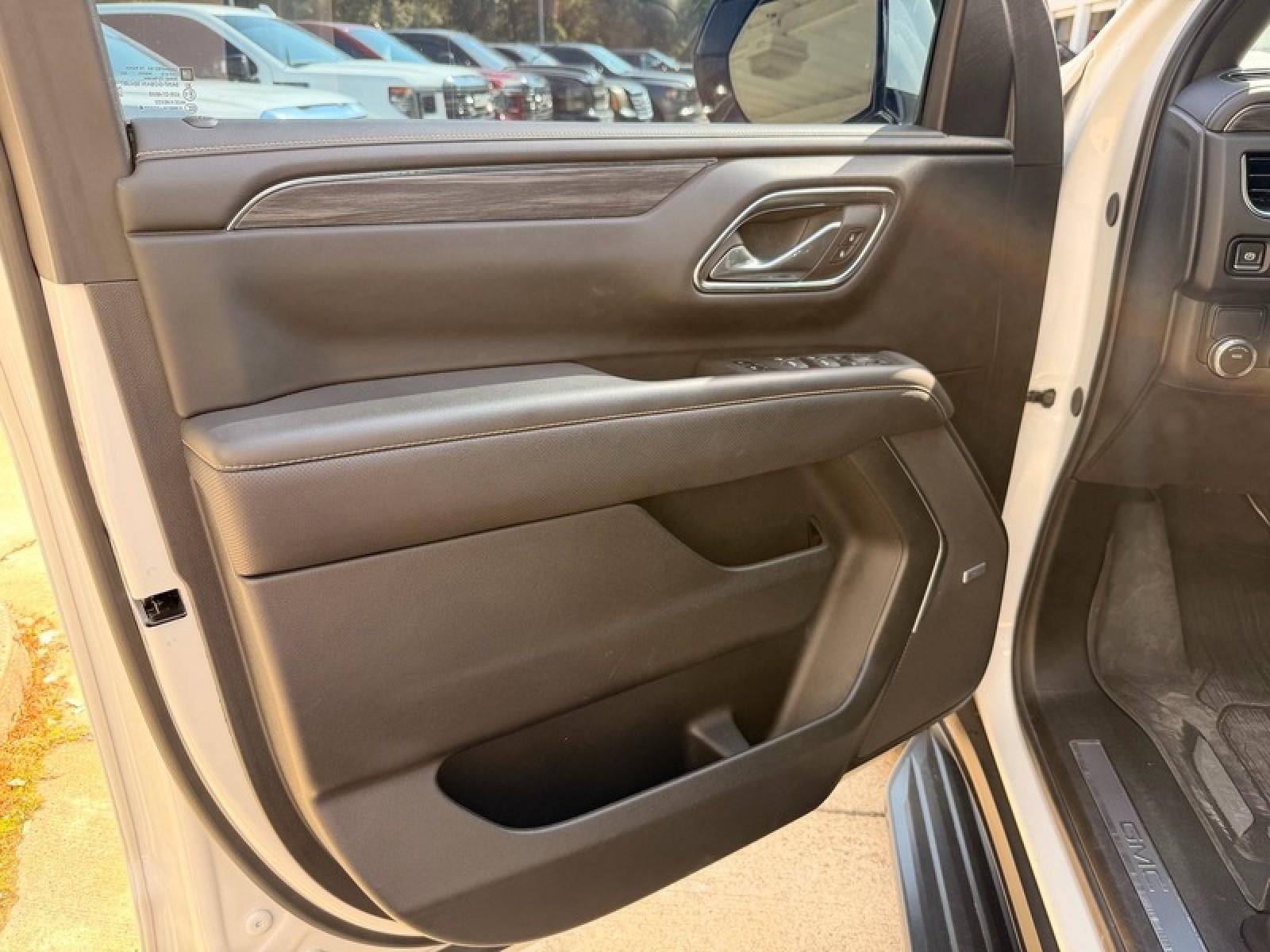 2024 GMC Yukon SLT