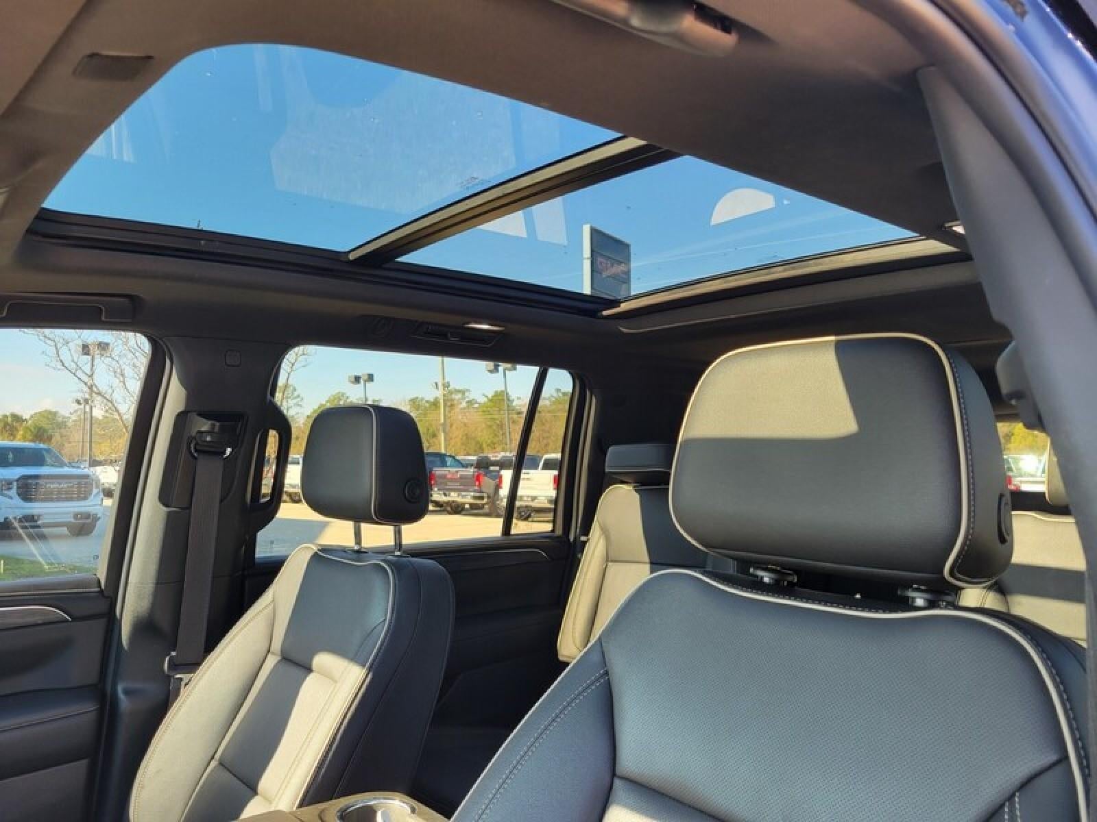 2022 GMC Yukon XL SLT