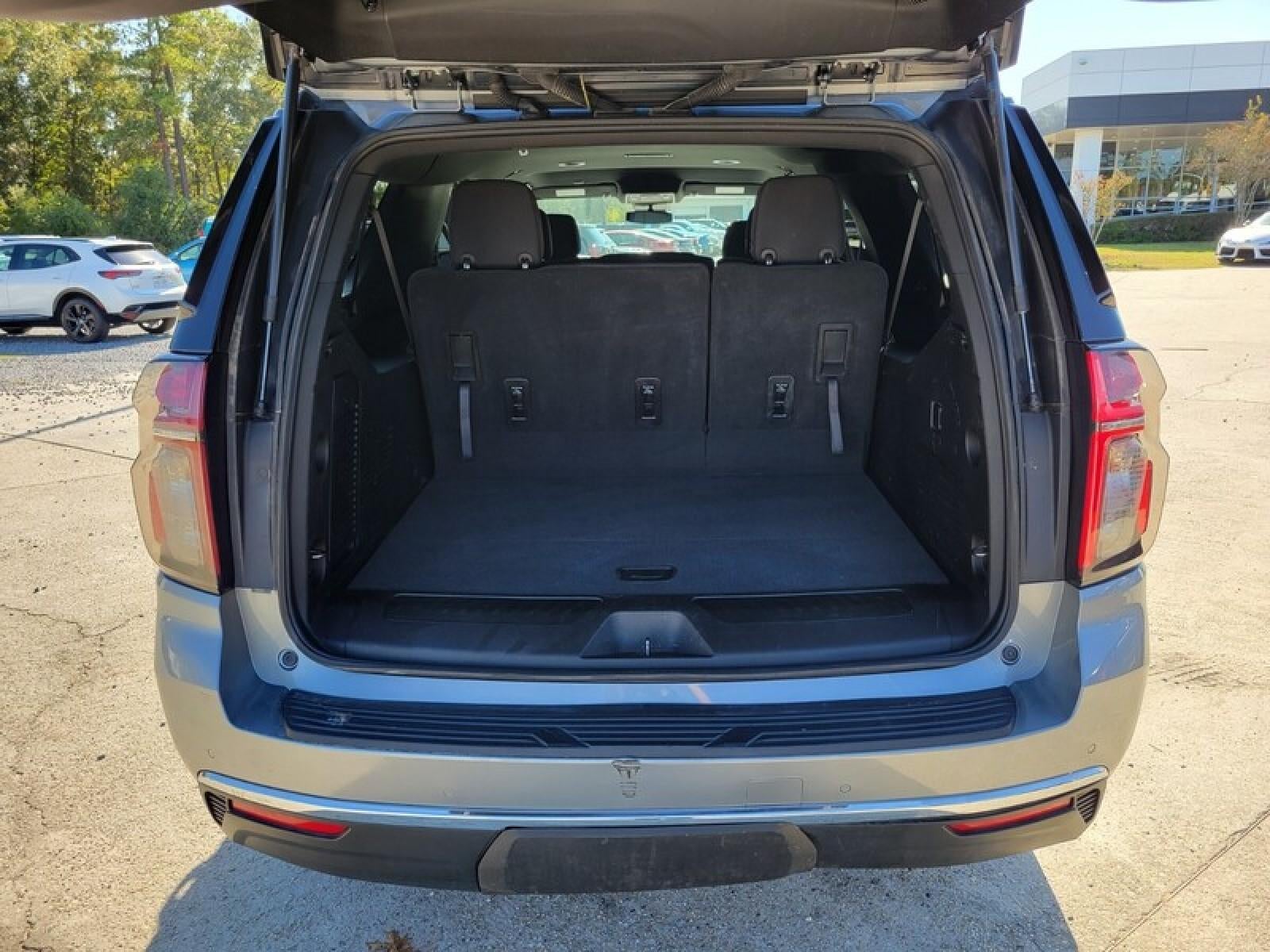 2023 Chevrolet Suburban LS