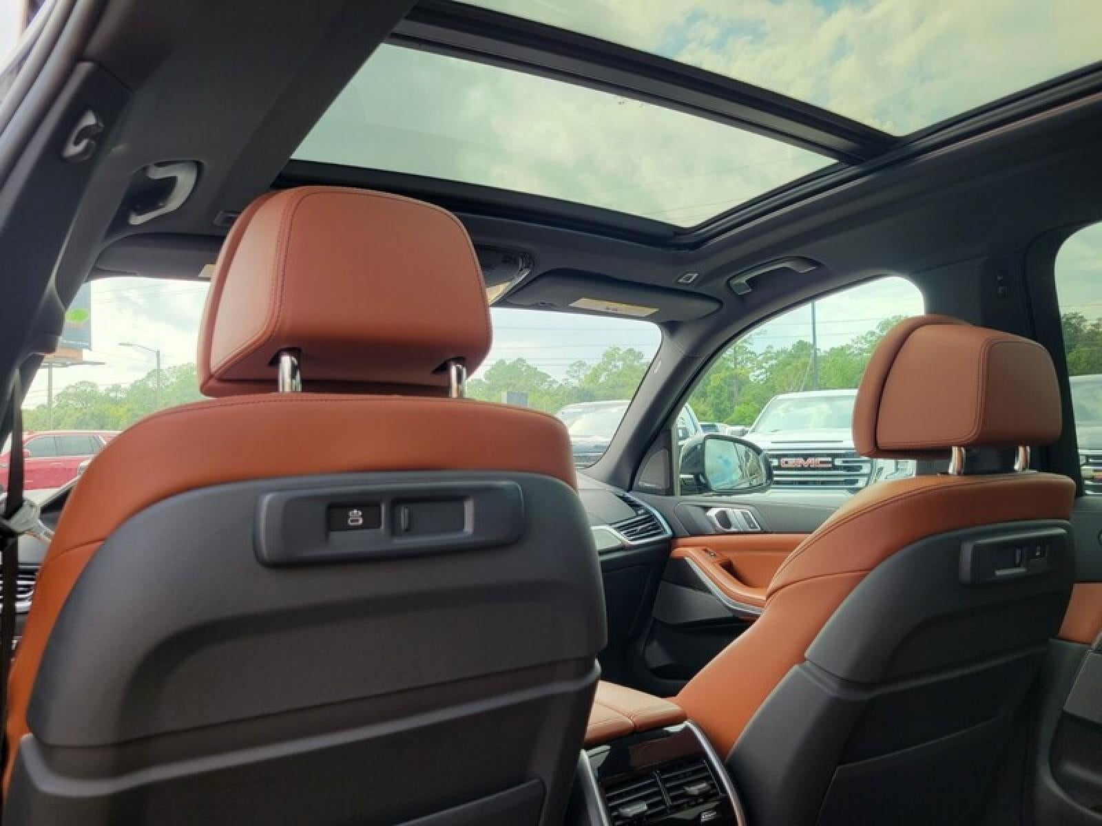 2022 BMW X5 M50i