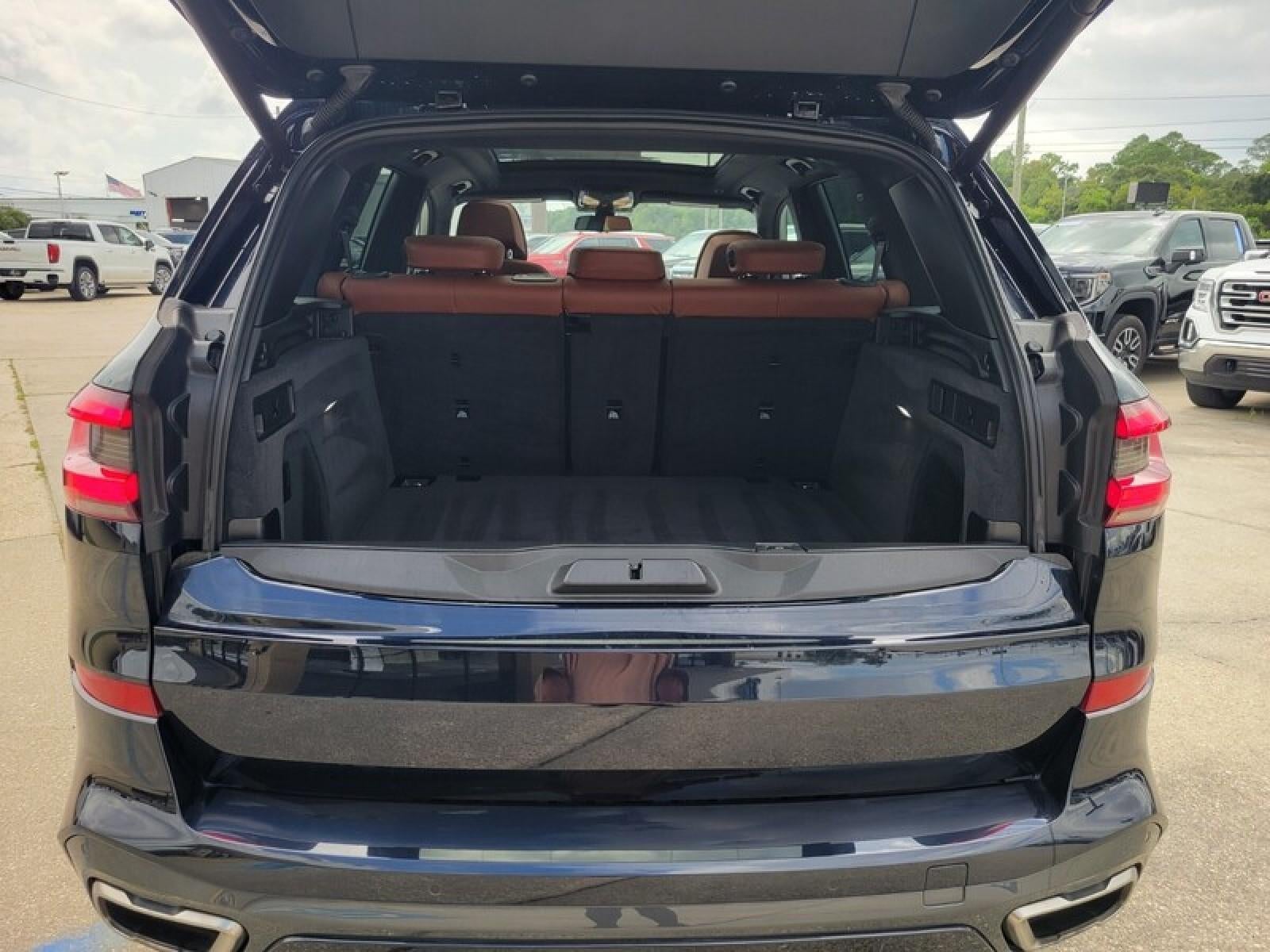 2022 BMW X5 M50i