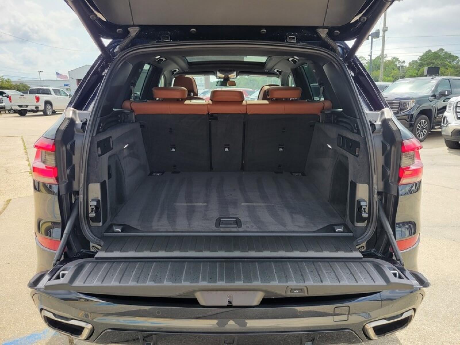 2022 BMW X5 M50i