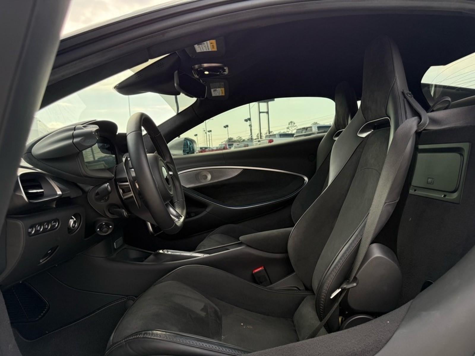 2023 McLaren Artura Base