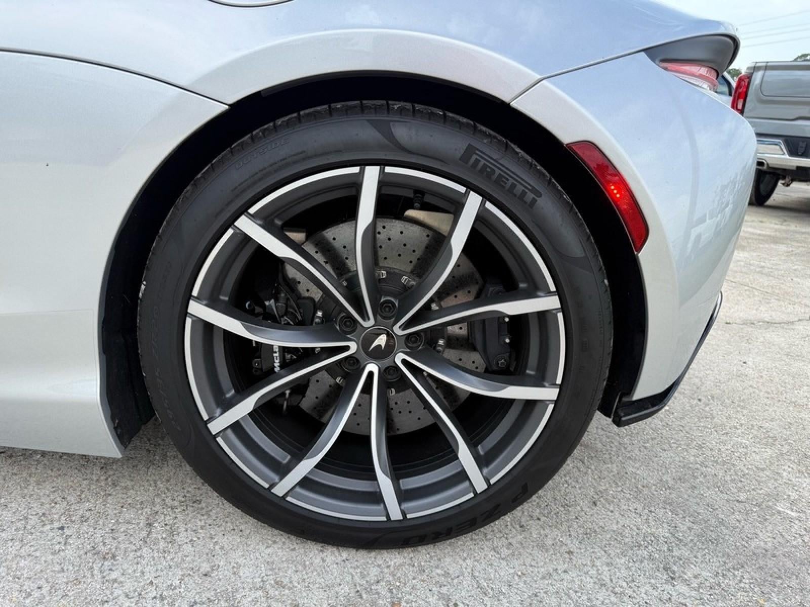 2023 McLaren Artura Base