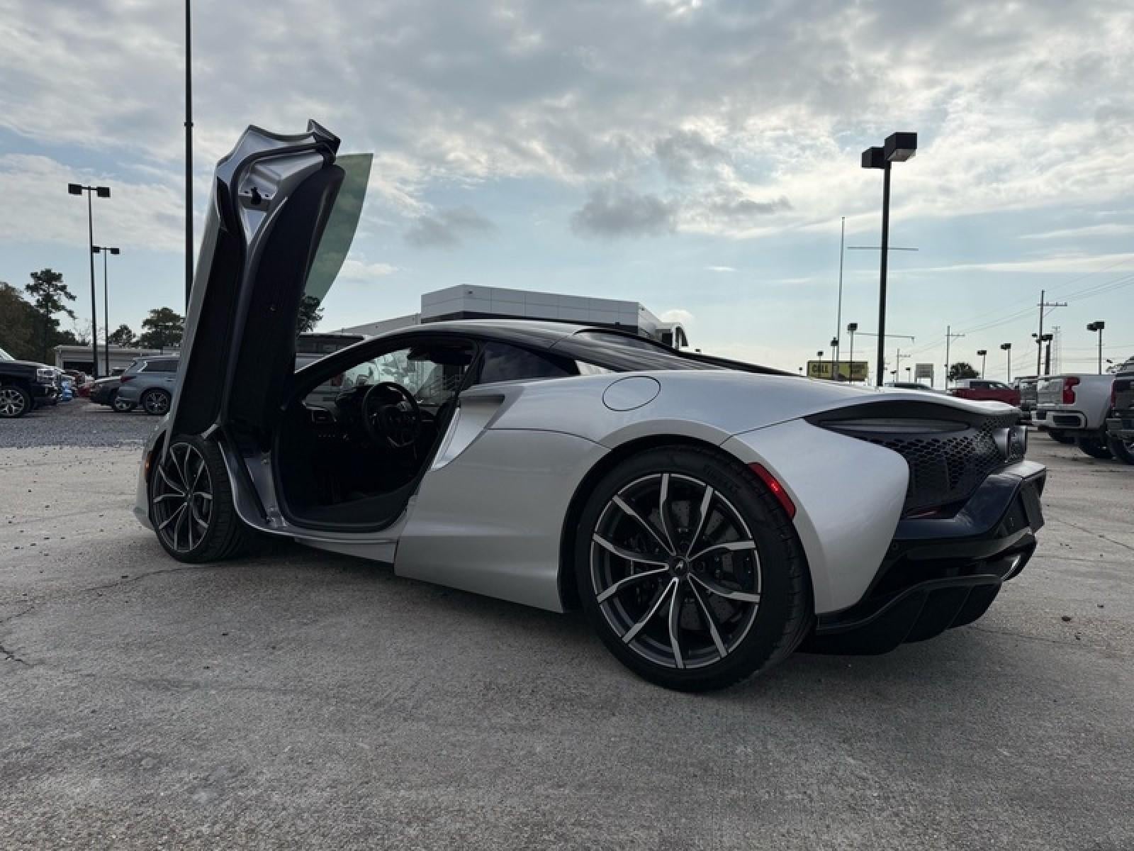 2023 McLaren Artura Base